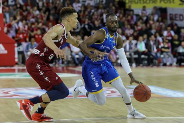 表现突出 表现突出